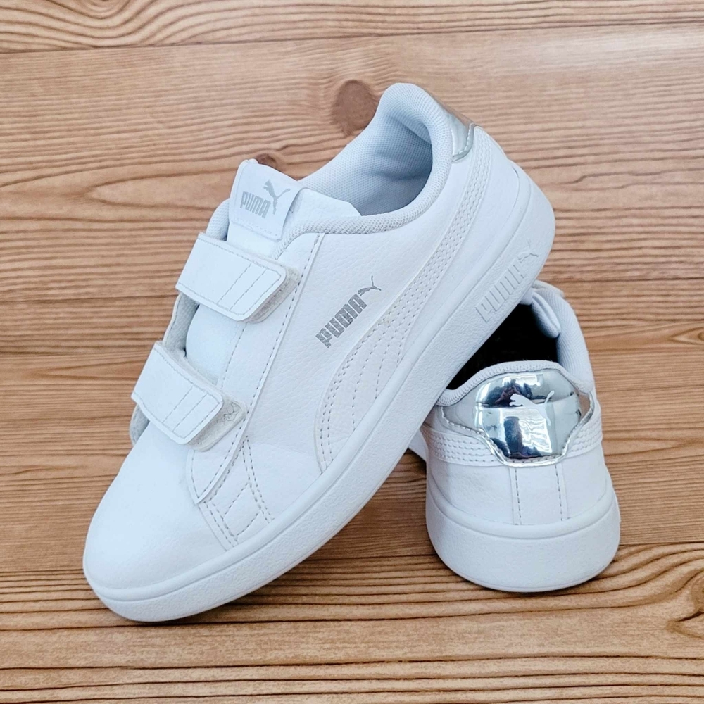 PUMA Smash v2 Sneakers